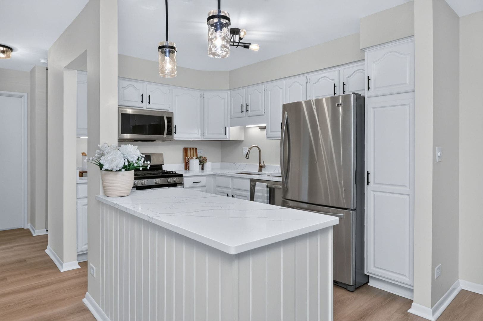 7353 Blackburn Avenue, #K106, Downers Grove, IL 60516 Island with new pendant lights