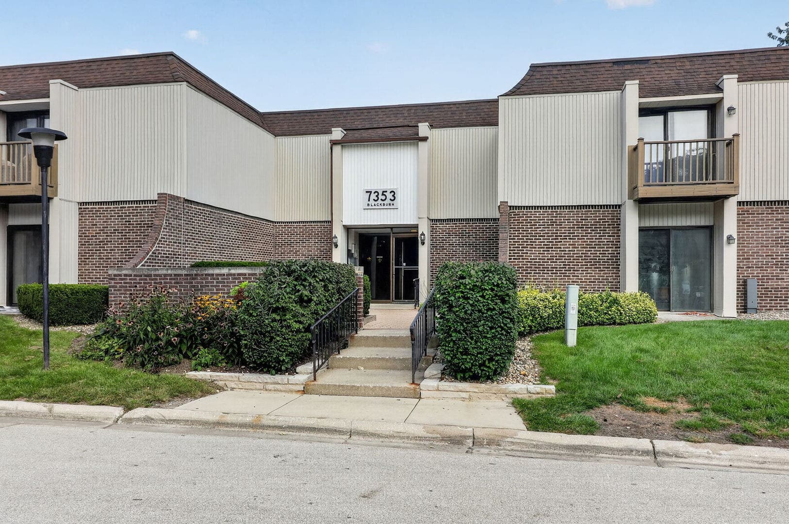 7353 Blackburn Avenue, #K106, Downers Grove, IL 60516 7353 Blackburn #106