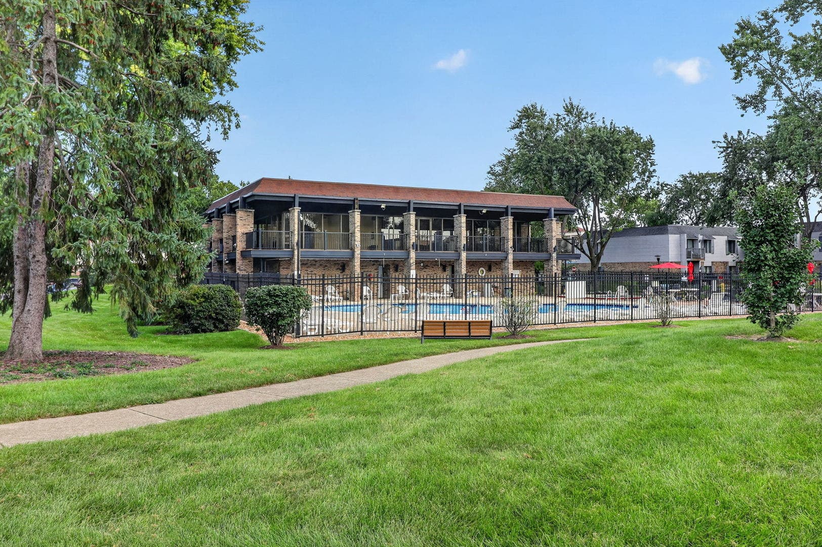 7353 Blackburn Avenue, #K106, Downers Grove, IL 60516 Pool & club house