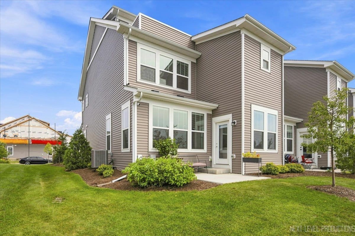 2271 Ryegrass Lane, Bolingbrook, IL 60490