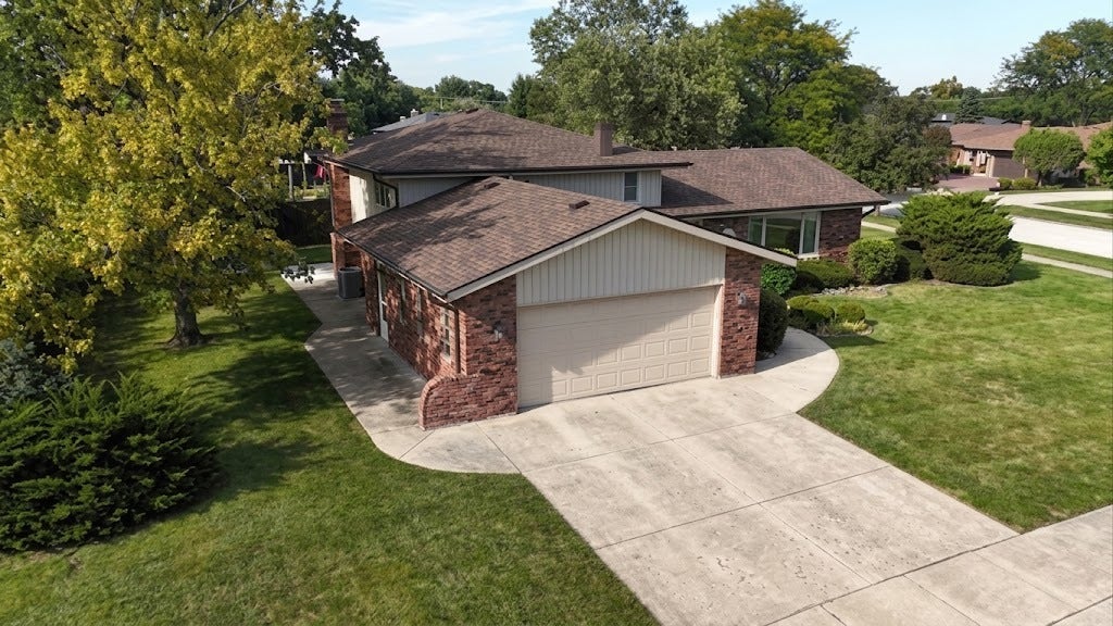 EXTERIOR FRONT - AERIAL VIEW