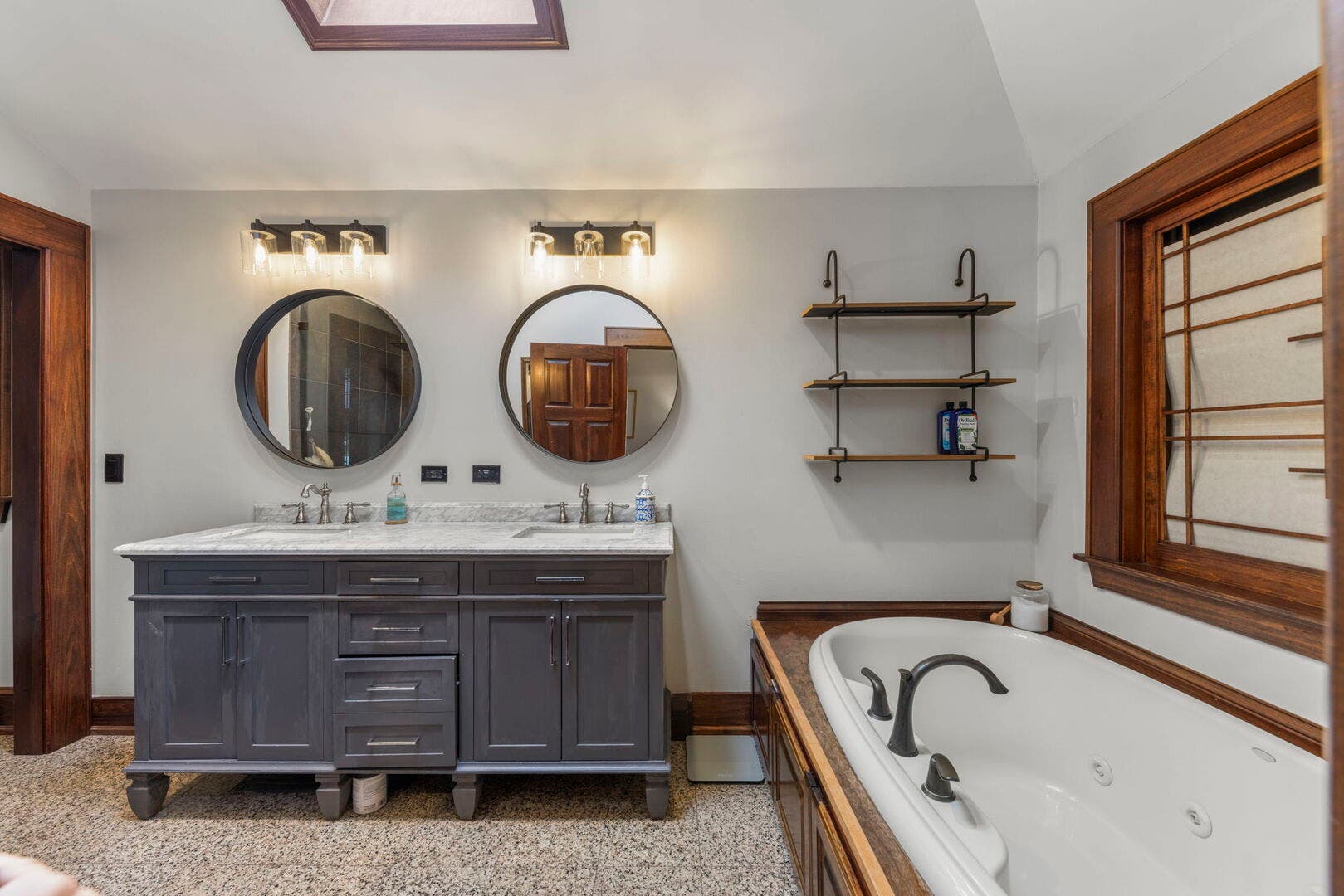 390 S Kenilworth Avenue, Glen Ellyn, IL 60137 390 S Kenilworth Avenue, Glen Ellyn, IL 60137