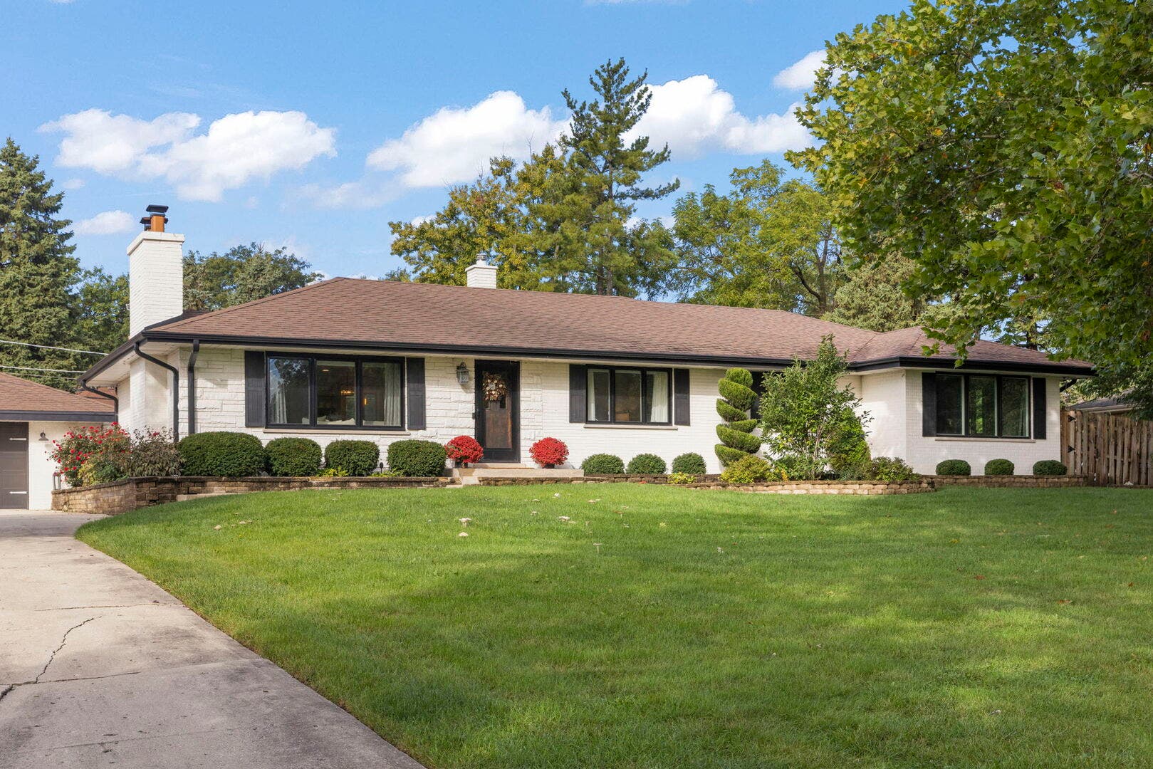 390 S Kenilworth Avenue, Glen Ellyn, IL 60137 390 S Kenilworth Avenue, Glen Ellyn, IL 60137