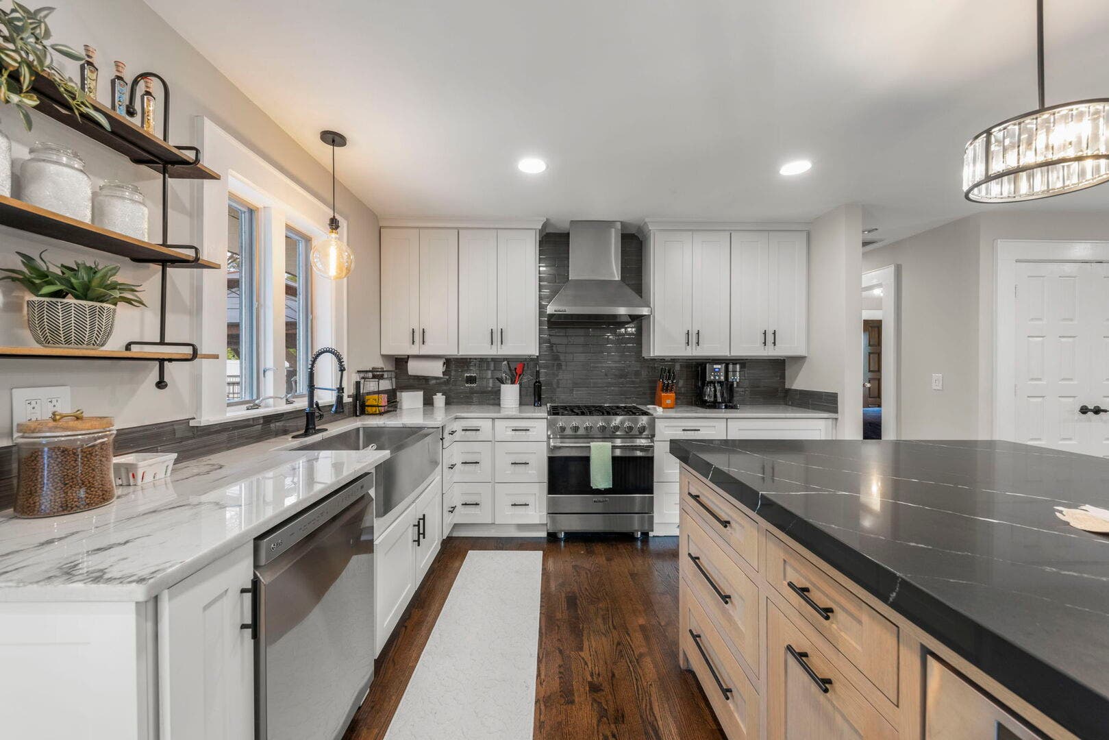 390 S Kenilworth Avenue, Glen Ellyn, IL 60137 390 S Kenilworth Avenue, Glen Ellyn, IL 60137