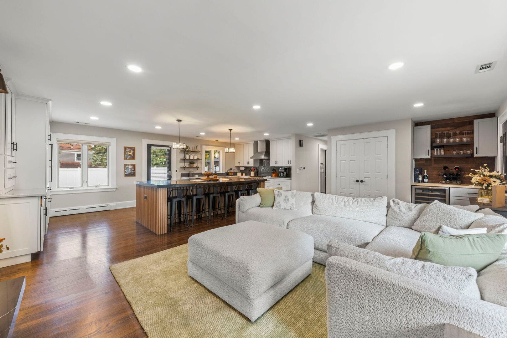 390 S Kenilworth Avenue, Glen Ellyn, IL 60137 390 S Kenilworth Avenue, Glen Ellyn, IL 60137