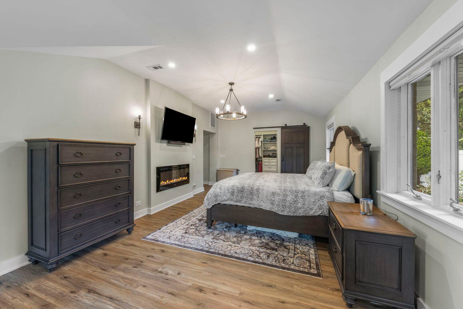 390 S Kenilworth Avenue, Glen Ellyn, IL 60137 390 S Kenilworth Avenue, Glen Ellyn, IL 60137