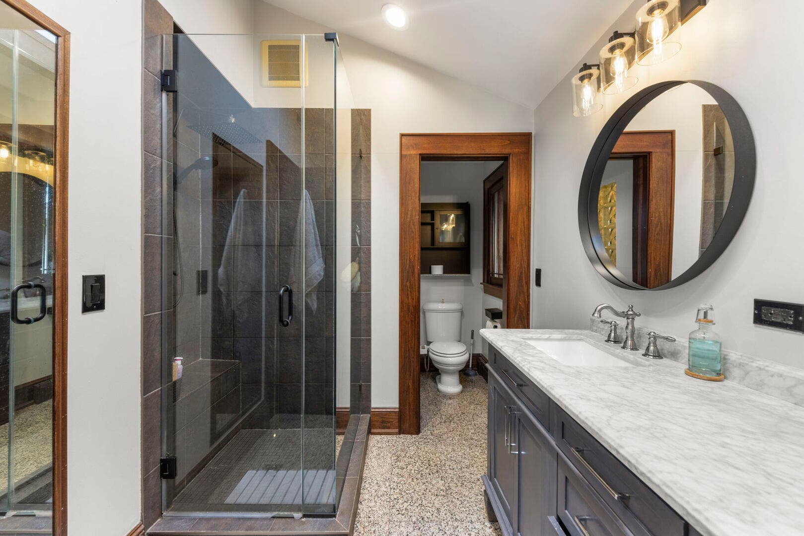 390 S Kenilworth Avenue, Glen Ellyn, IL 60137 390 S Kenilworth Avenue, Glen Ellyn, IL 60137