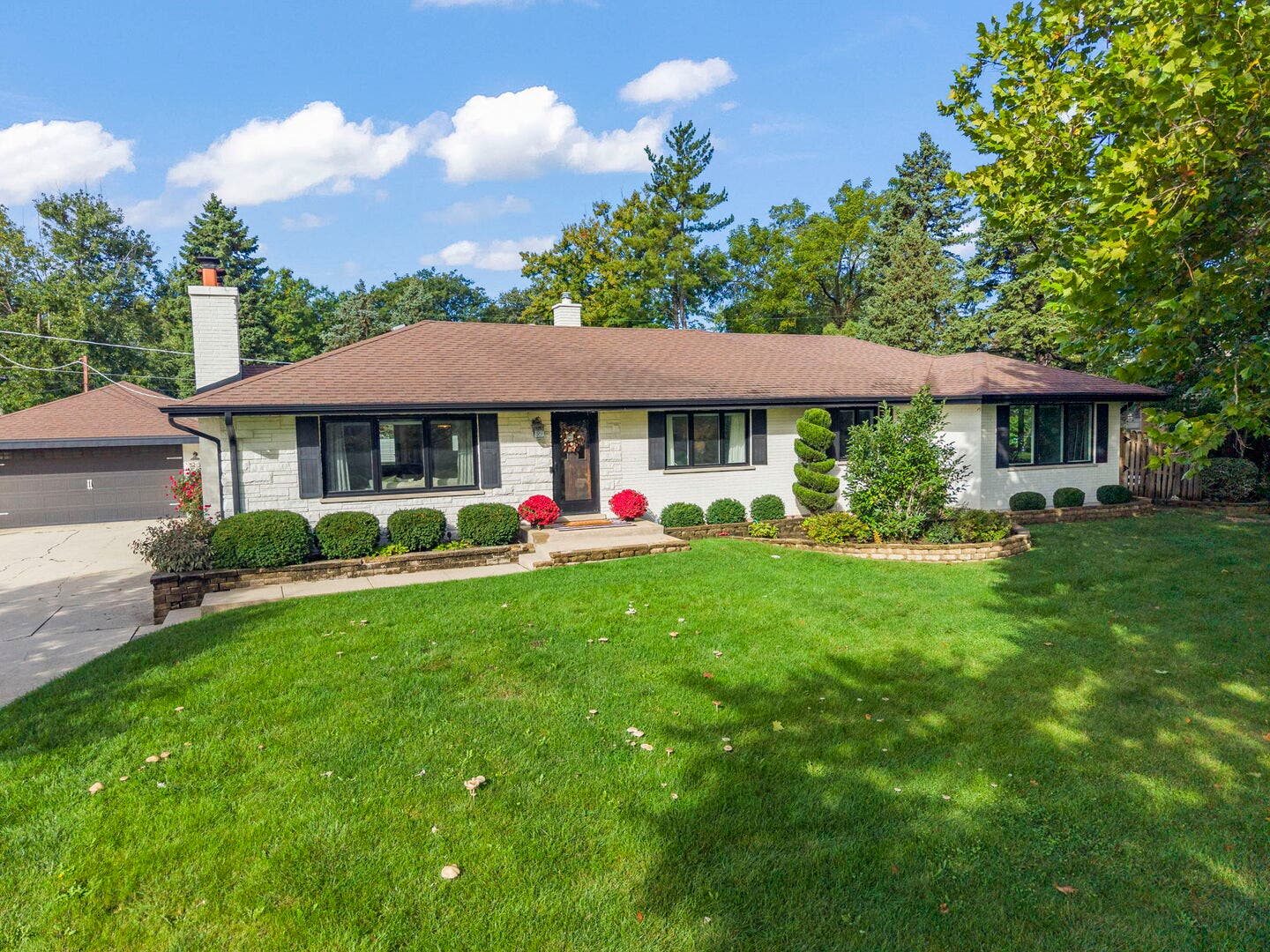 390 S Kenilworth Avenue, Glen Ellyn, IL 60137 390 S Kenilworth Avenue, Glen Ellyn, IL 60137