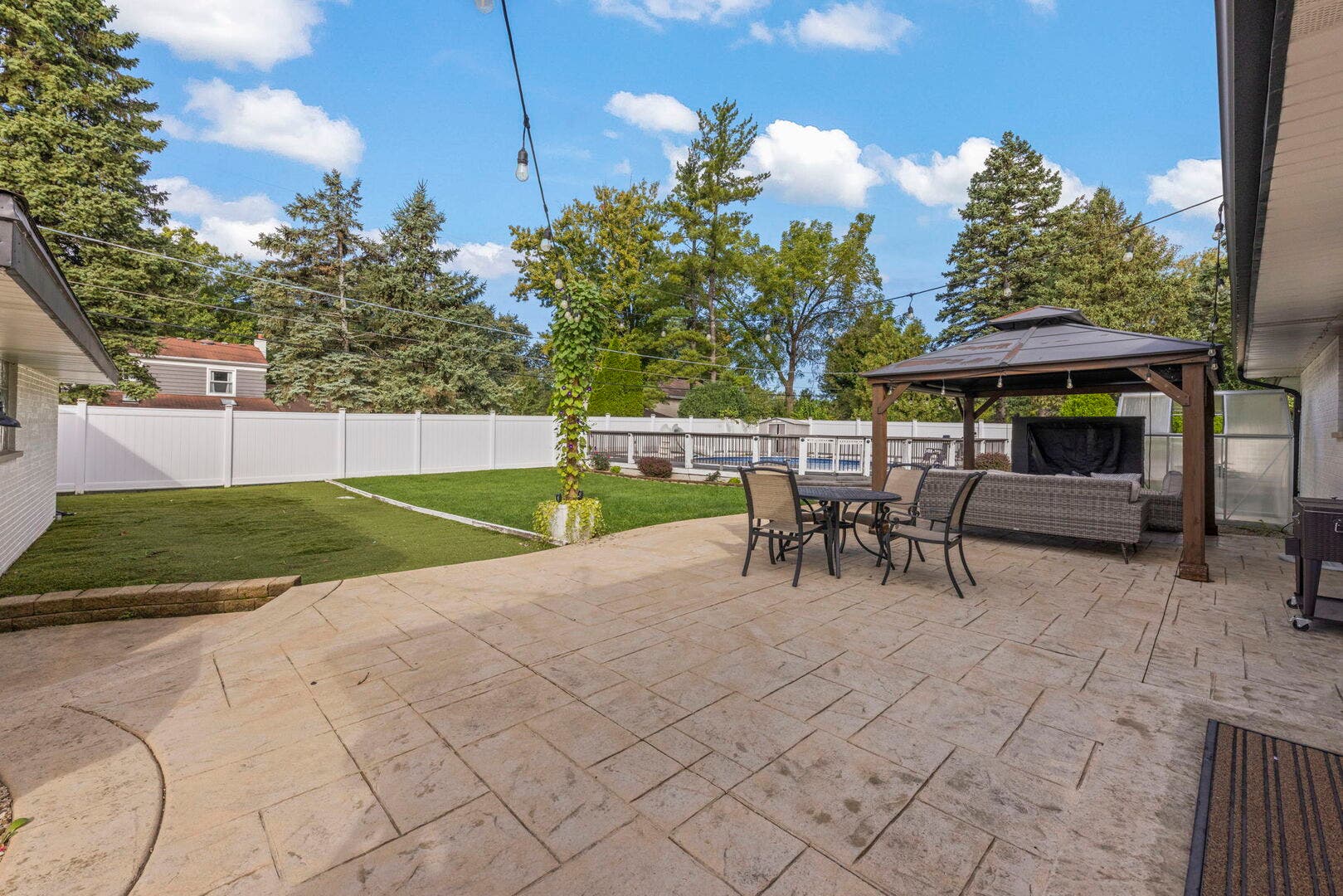 390 S Kenilworth Avenue, Glen Ellyn, IL 60137 390 S Kenilworth Avenue, Glen Ellyn, IL 60137