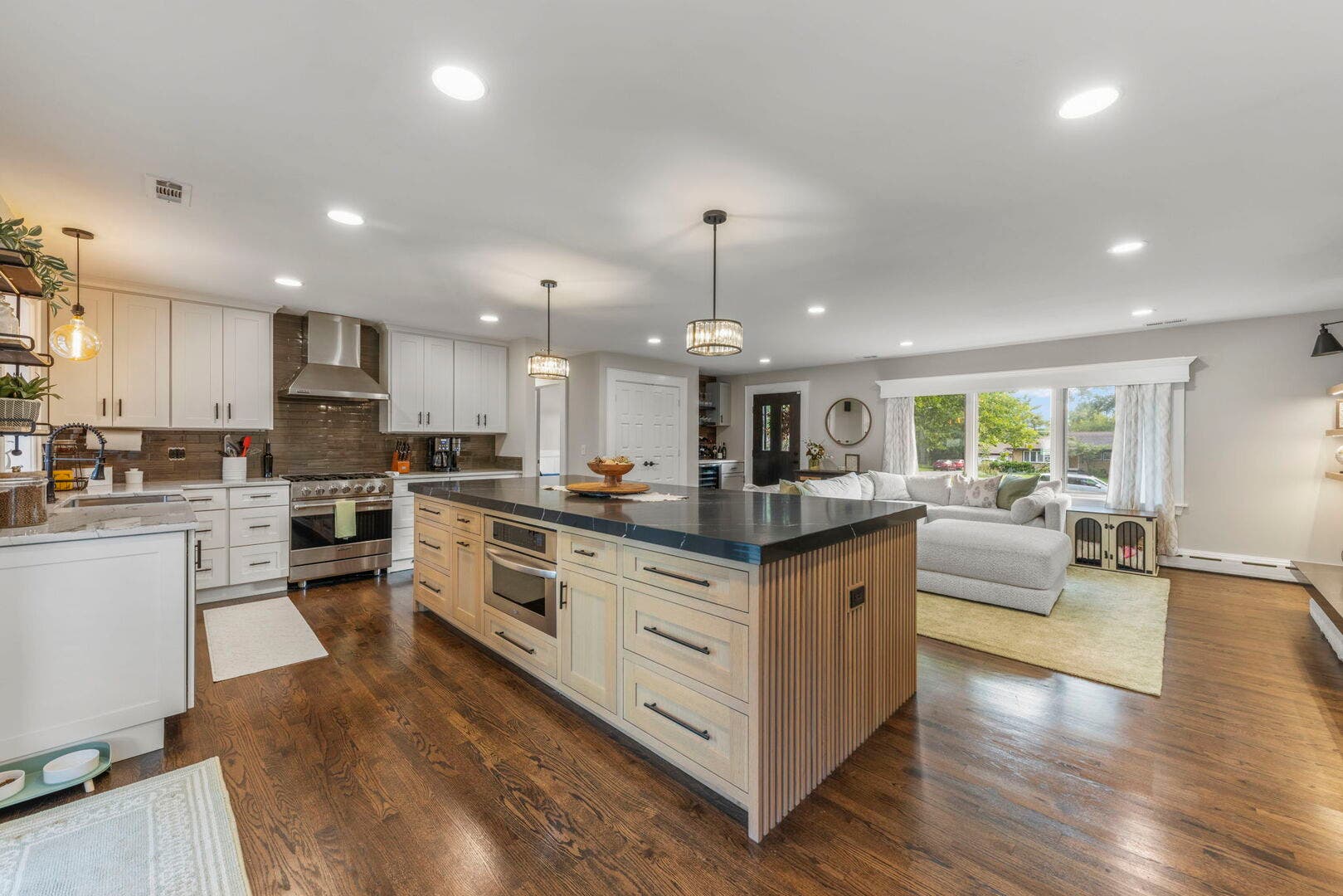 390 S Kenilworth Avenue, Glen Ellyn, IL 60137 390 S Kenilworth Avenue, Glen Ellyn, IL 60137