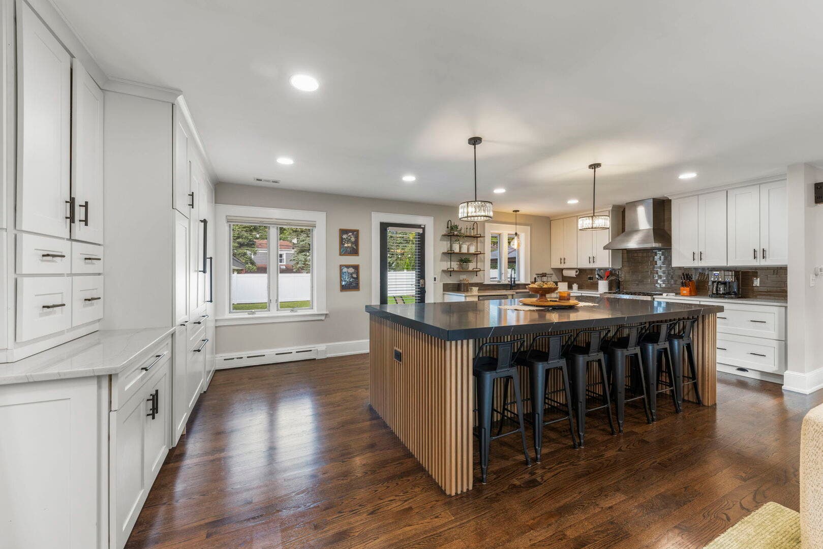 390 S Kenilworth Avenue, Glen Ellyn, IL 60137 390 S Kenilworth Avenue, Glen Ellyn, IL 60137