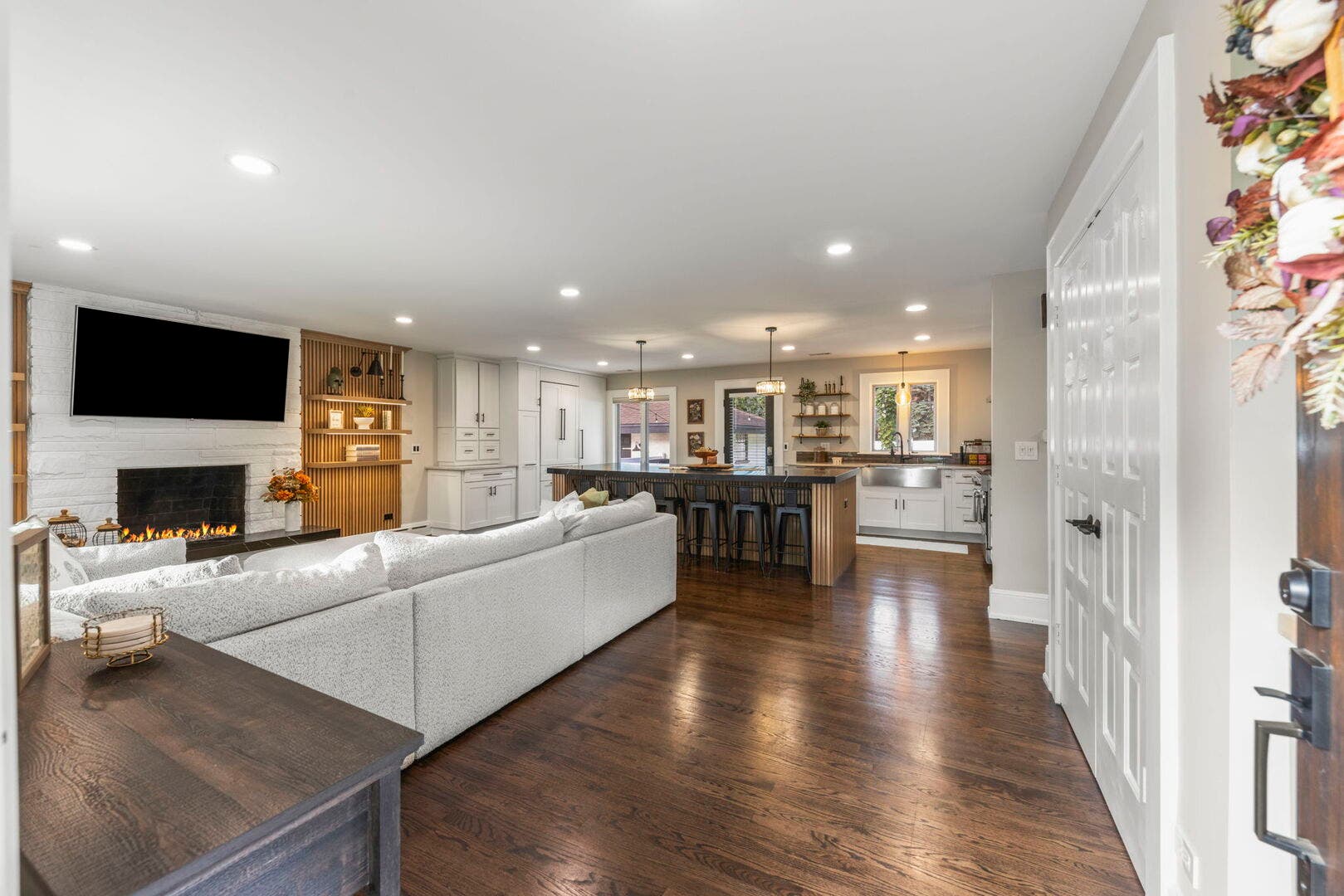390 S Kenilworth Avenue, Glen Ellyn, IL 60137 390 S Kenilworth Avenue, Glen Ellyn, IL 60137