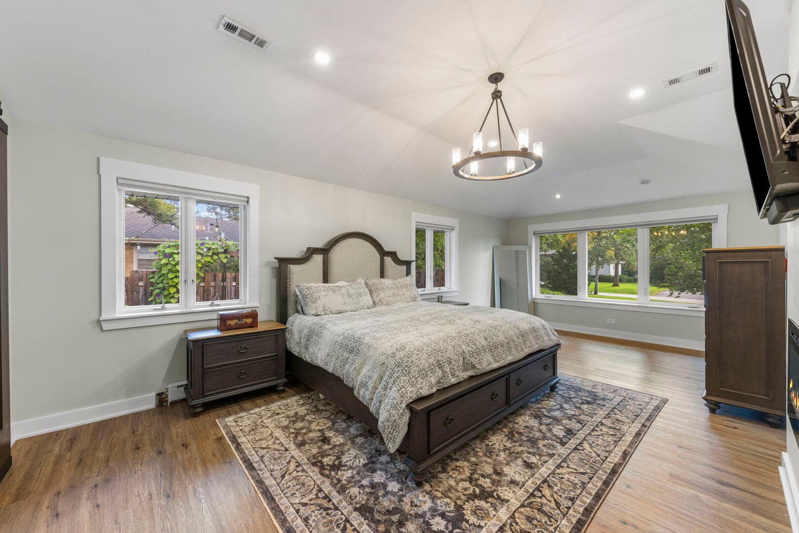 390 S Kenilworth Avenue, Glen Ellyn, IL 60137 390 S Kenilworth Avenue, Glen Ellyn, IL 60137