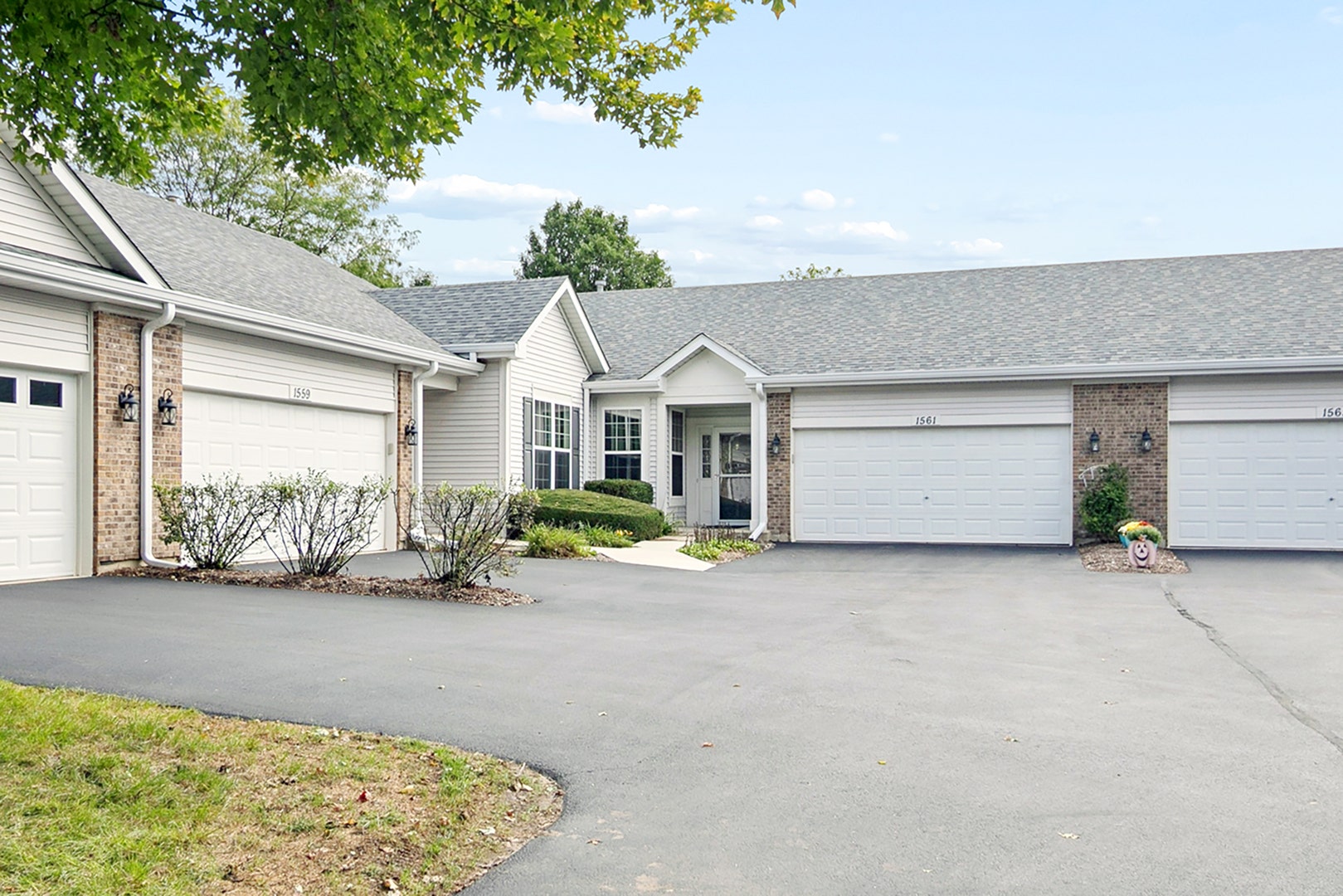 1561 W Cadillac Circle, Romeoville, IL 60446 1561 W Cadillac Circle, Romeoville, IL 60446