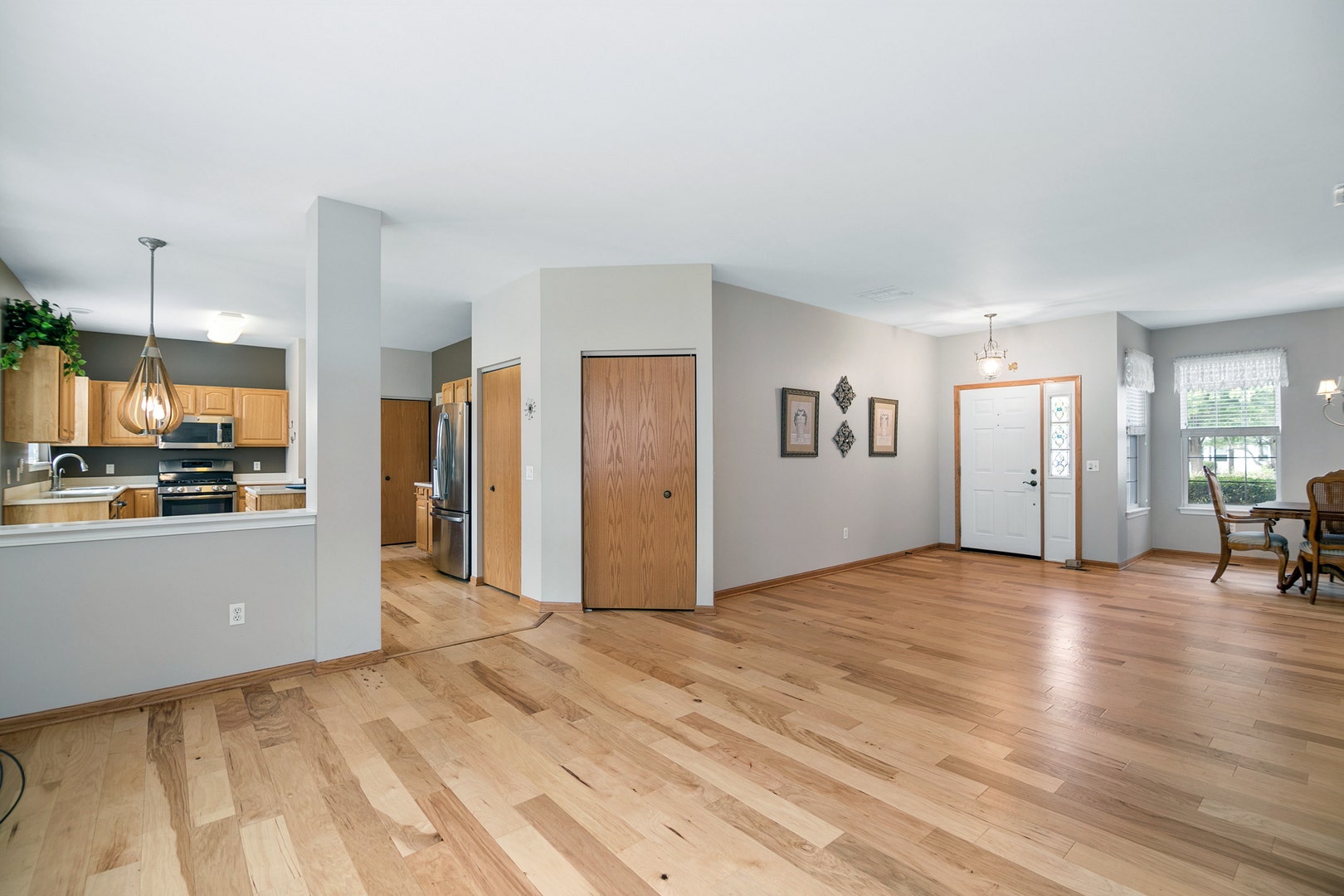 1561 W Cadillac Circle, Romeoville, IL 60446 1561 W Cadillac Circle, Romeoville, IL 60446