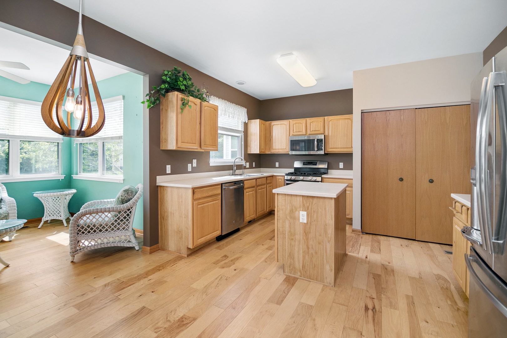 1561 W Cadillac Circle, Romeoville, IL 60446 1561 W Cadillac Circle, Romeoville, IL 60446