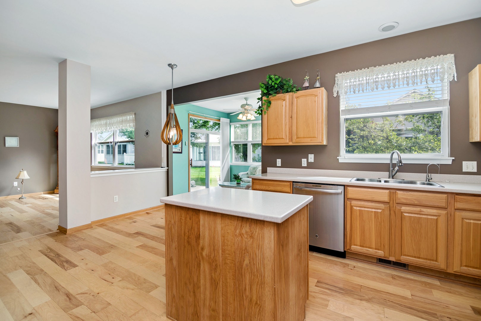 1561 W Cadillac Circle, Romeoville, IL 60446 1561 W Cadillac Circle, Romeoville, IL 60446