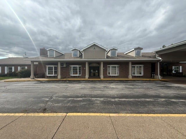 Property photo for 100 W 76th Street, #2, Davenport, IA