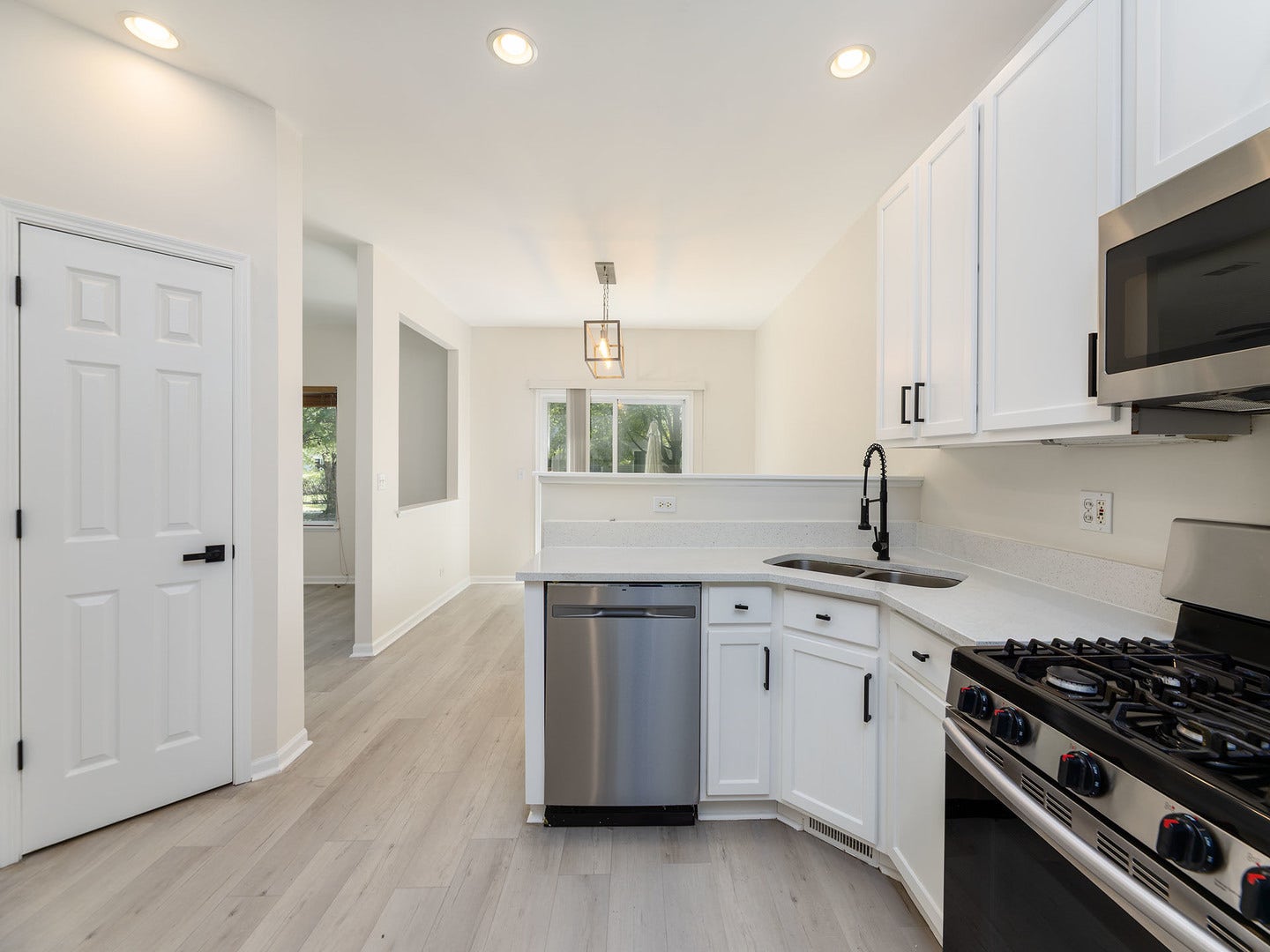 311 Abington Woods Drive, #311, Aurora, IL 60502 311 Abington Woods Drive, #311, Aurora, IL 60502