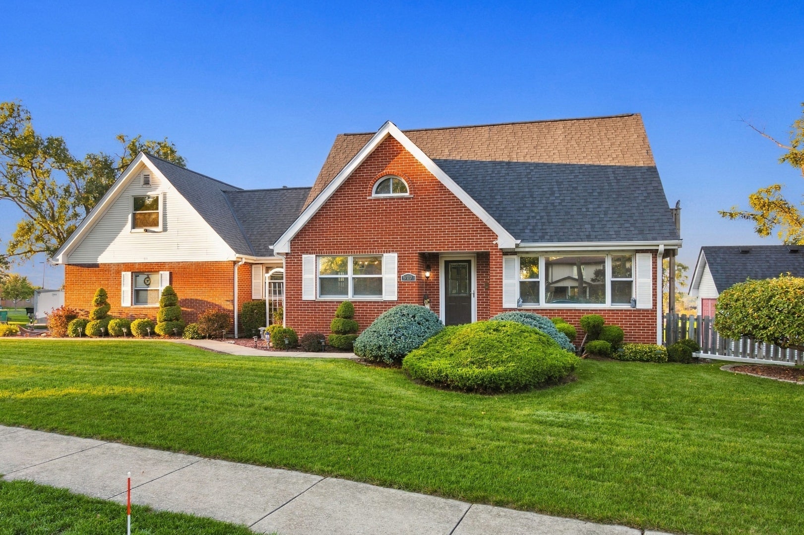 917 McCarthy Road, Lemont, IL 60439 Welcome to 917 McCarthy Rd. Lemont IL.60439