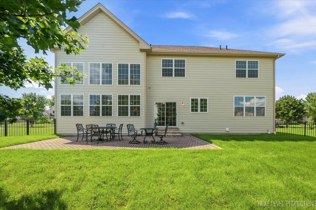 3615 Tournament Drive, Elgin, IL 60124 3615 Tournament Drive, Elgin, IL 60124