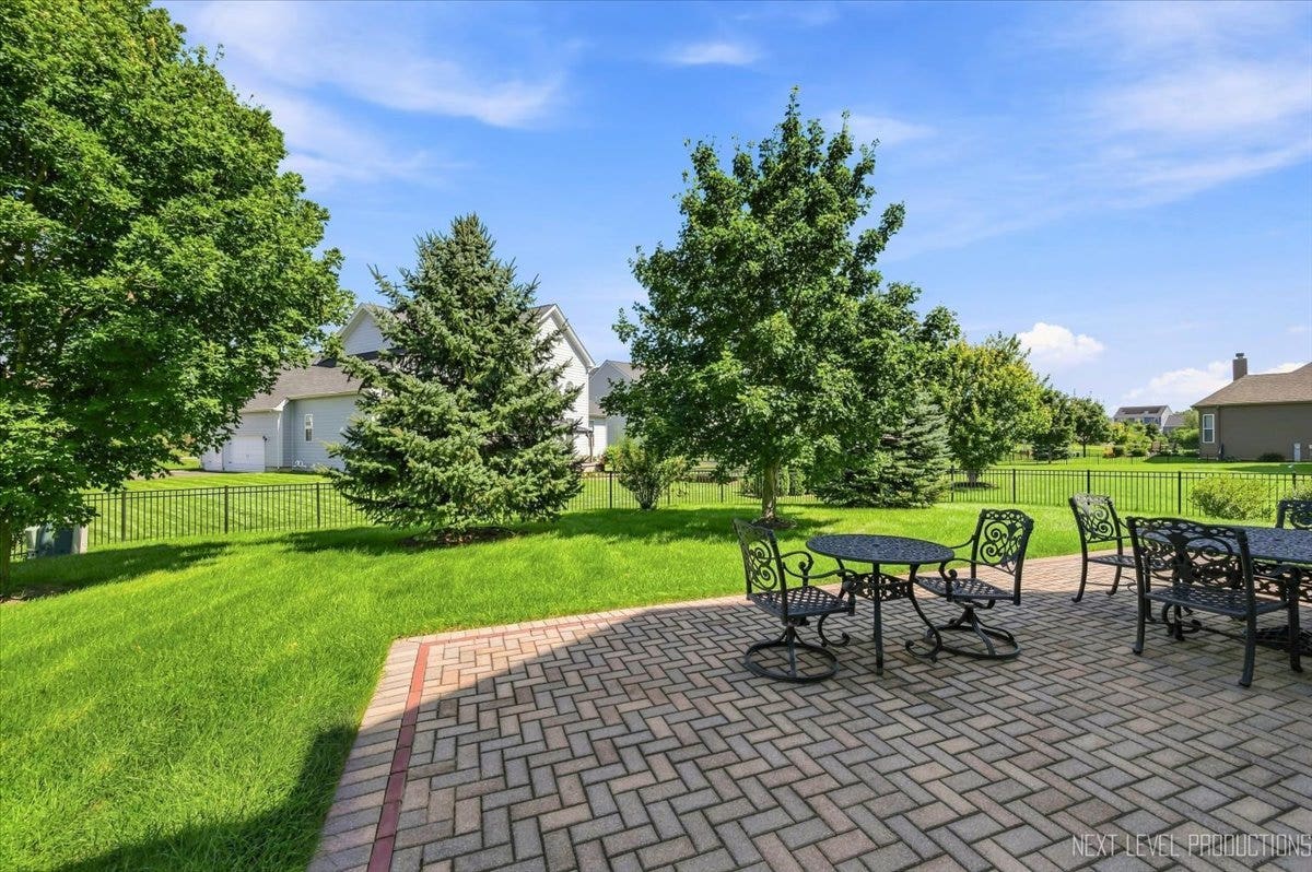 3615 Tournament Drive, Elgin, IL 60124 3615 Tournament Drive, Elgin, IL 60124