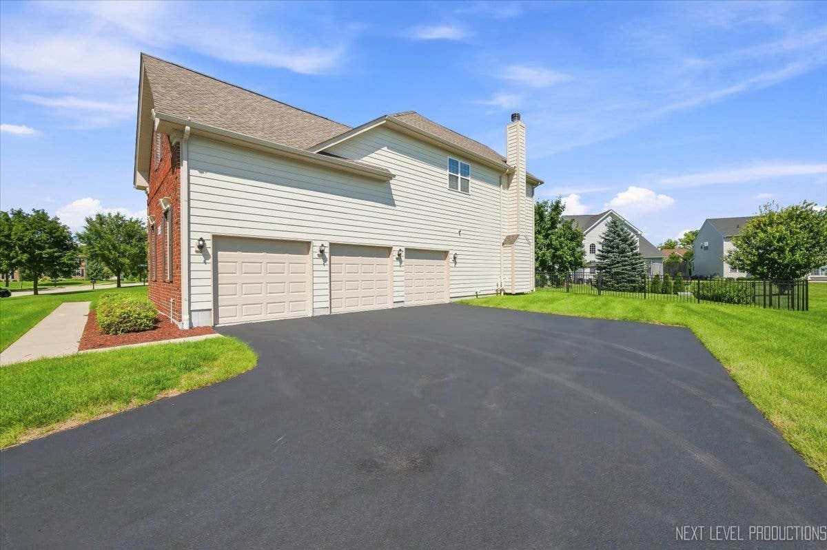 3615 Tournament Drive, Elgin, IL 60124 3615 Tournament Drive, Elgin, IL 60124