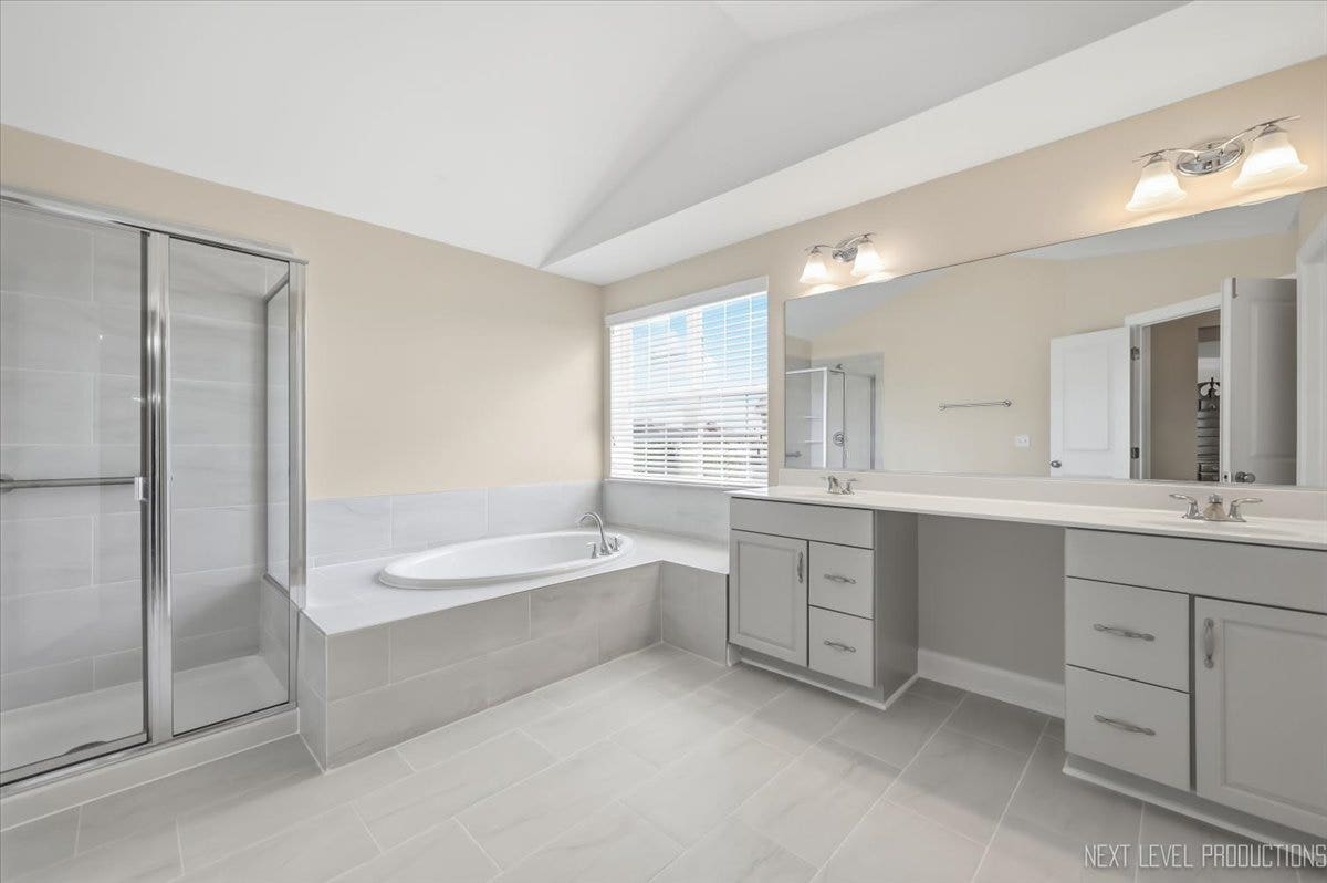 3615 Tournament Drive, Elgin, IL 60124 3615 Tournament Drive, Elgin, IL 60124