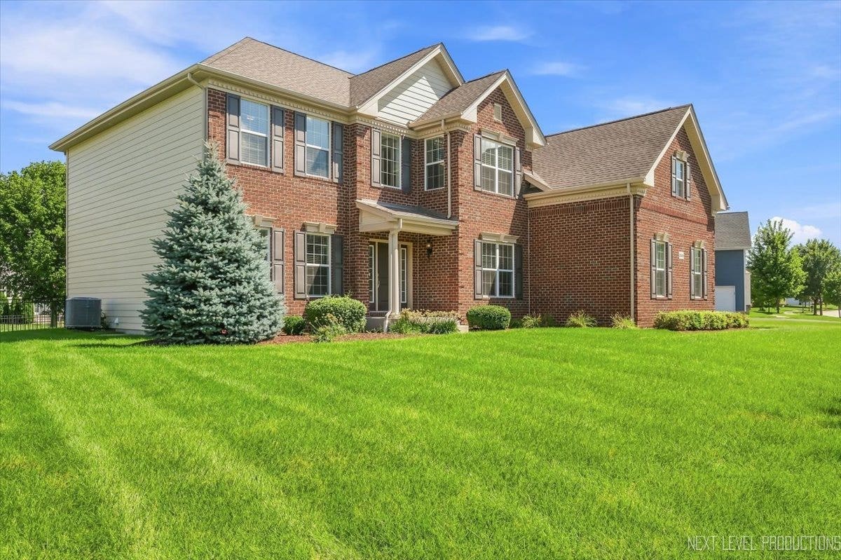3615 Tournament Drive, Elgin, IL 60124 3615 Tournament Drive, Elgin, IL 60124