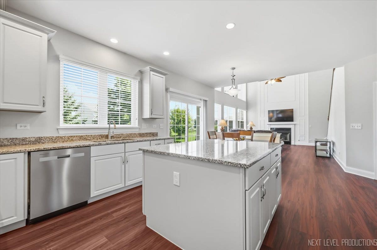 3615 Tournament Drive, Elgin, IL 60124 3615 Tournament Drive, Elgin, IL 60124