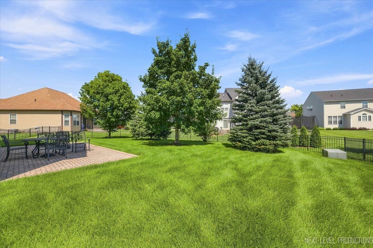 3615 Tournament Drive, Elgin, IL 60124 3615 Tournament Drive, Elgin, IL 60124