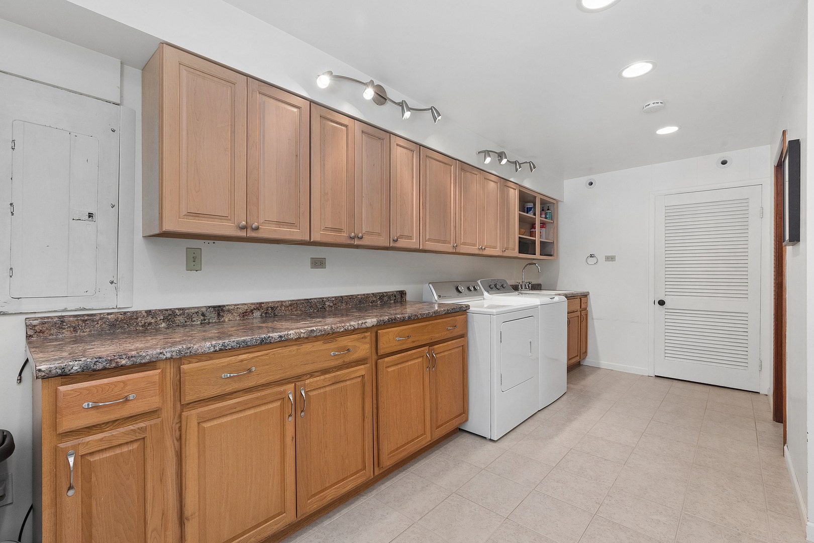 6500 166th Street, Tinley Park, IL 60477