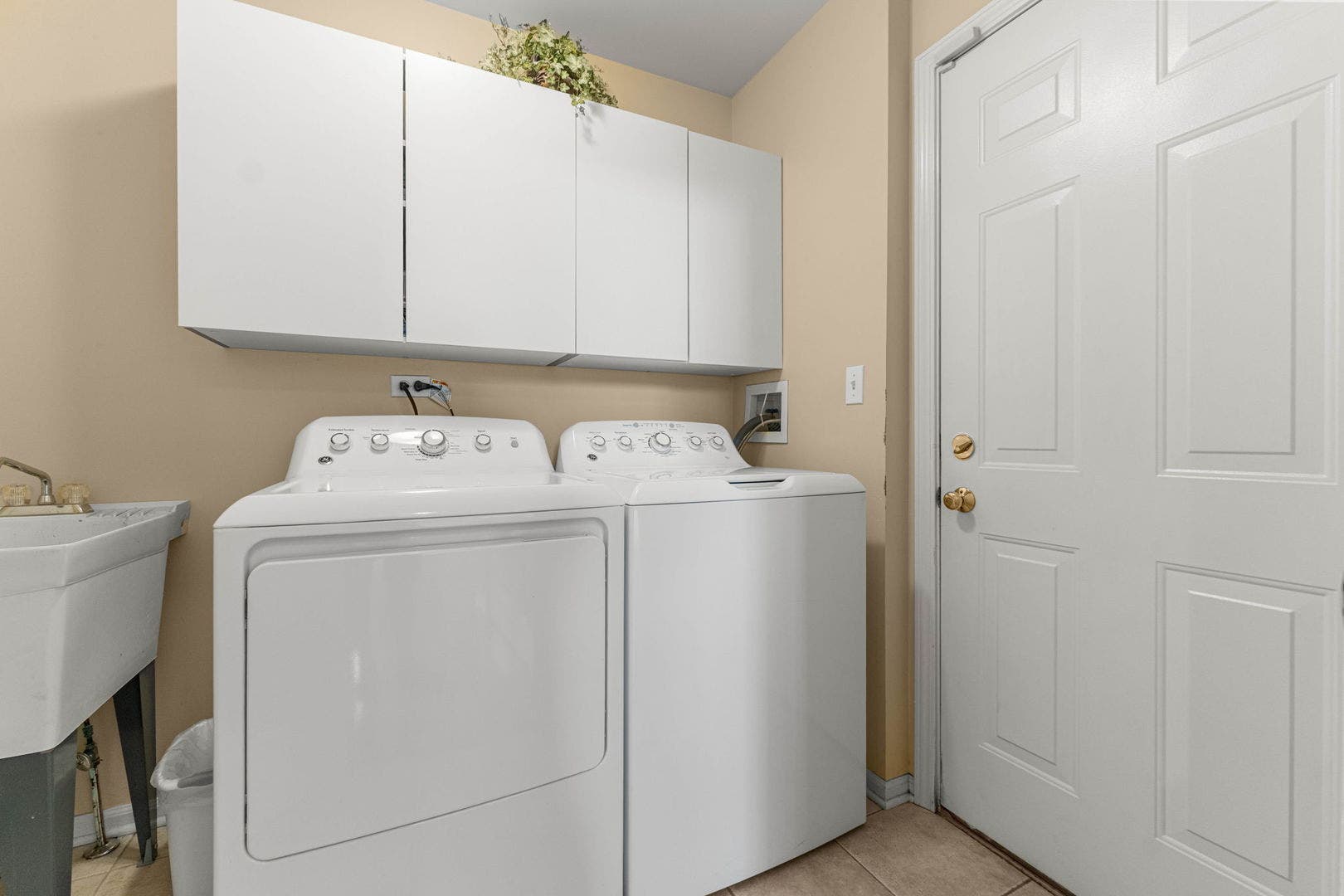 1256 Pennsbury Lane, Aurora, IL 60502 1256 Pennsbury Lane, Aurora, IL 60502