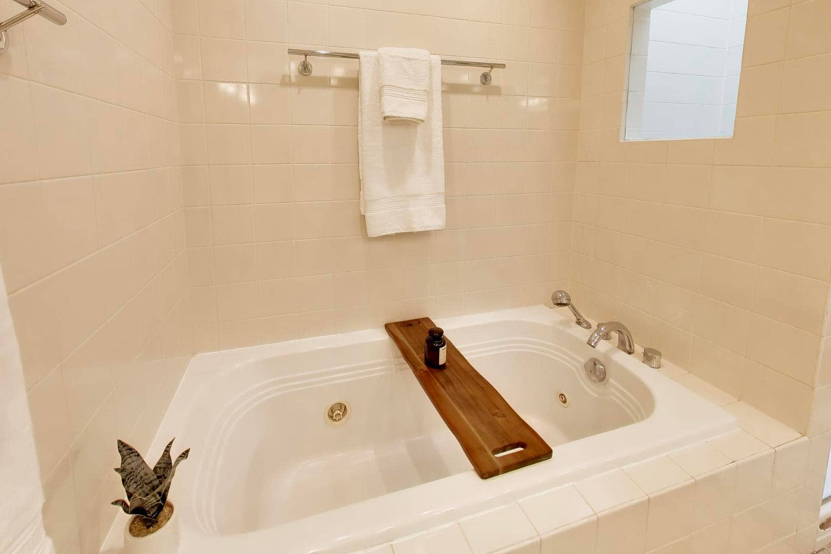 3700 N LAKE SHORE Drive, #104, Chicago, IL 60613