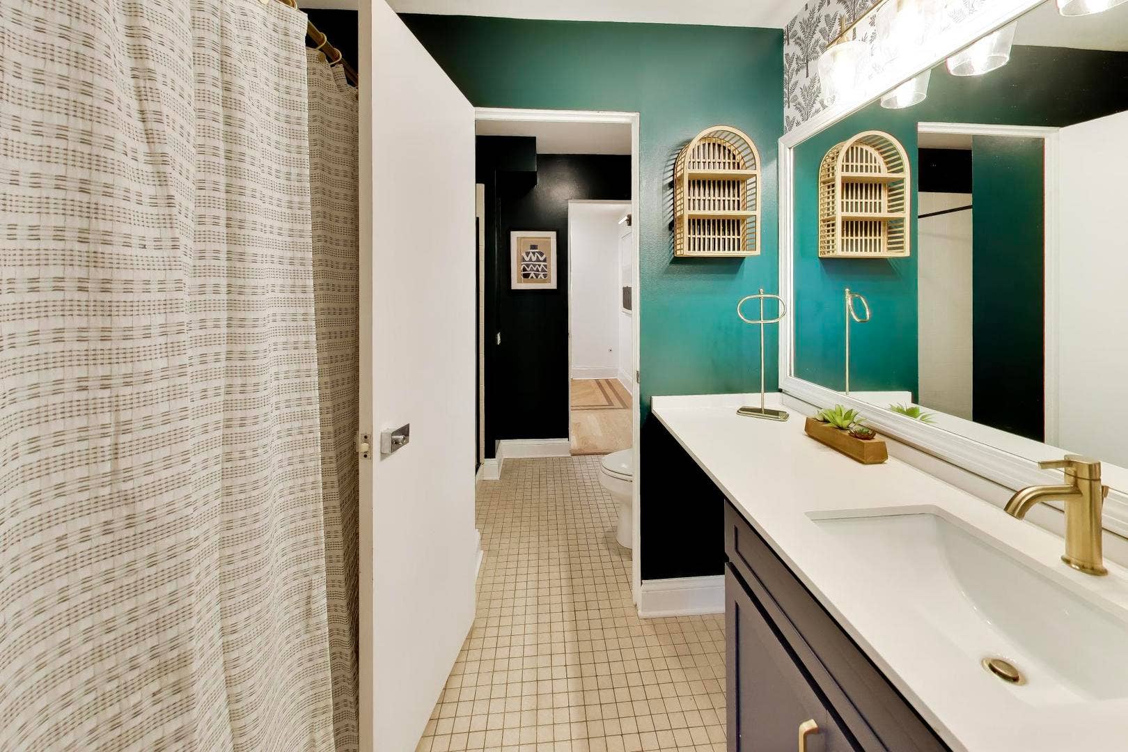 3700 N LAKE SHORE Drive, #104, Chicago, IL 60613