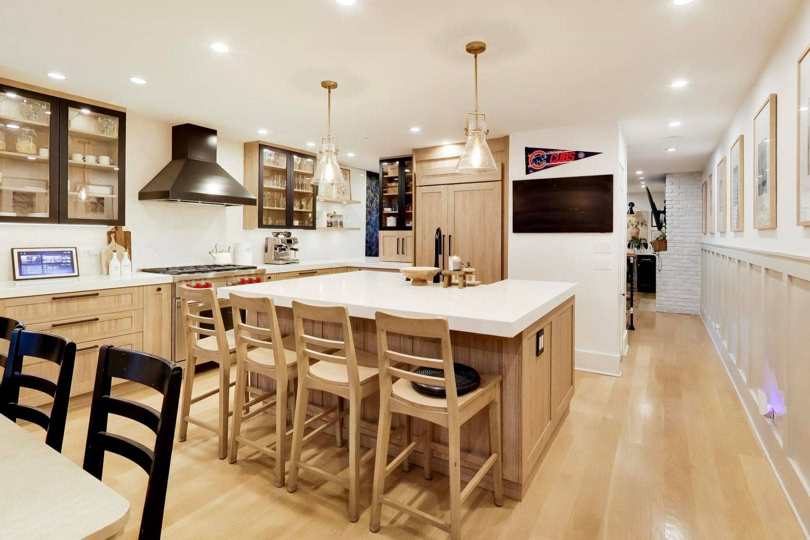 3700 N LAKE SHORE Drive, #104, Chicago, IL 60613