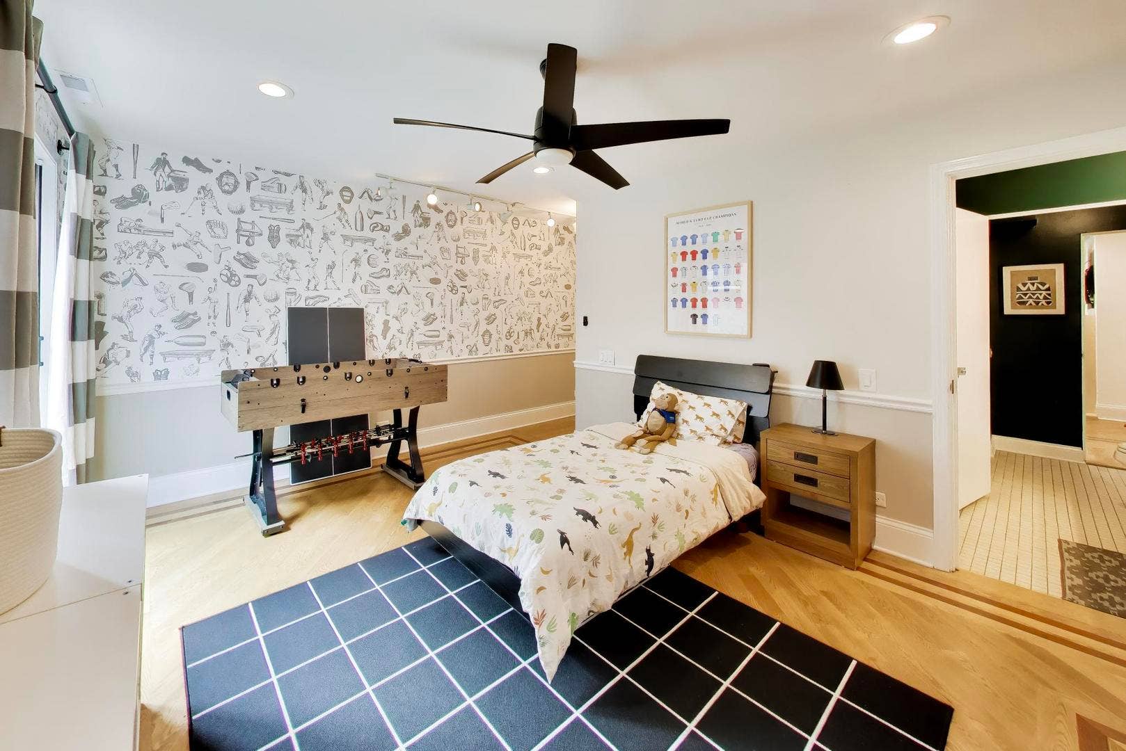 3700 N LAKE SHORE Drive, #104, Chicago, IL 60613