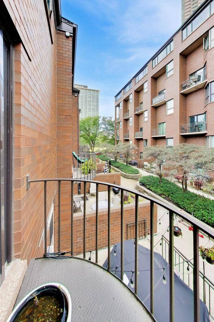 3700 N LAKE SHORE Drive, #104, Chicago, IL 60613
