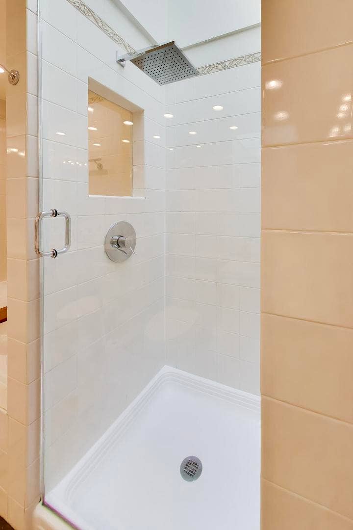 3700 N LAKE SHORE Drive, #104, Chicago, IL 60613