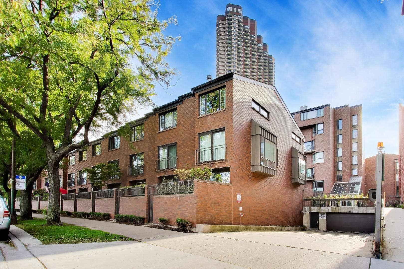 3700 N LAKE SHORE Drive, #104, Chicago, IL 60613