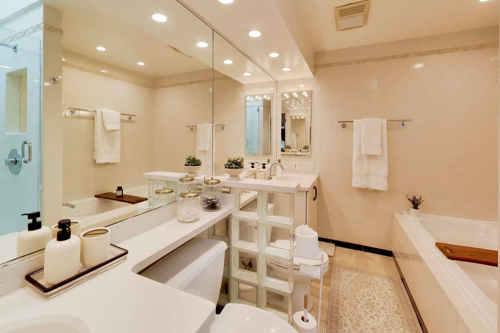 3700 N LAKE SHORE Drive, #104, Chicago, IL 60613