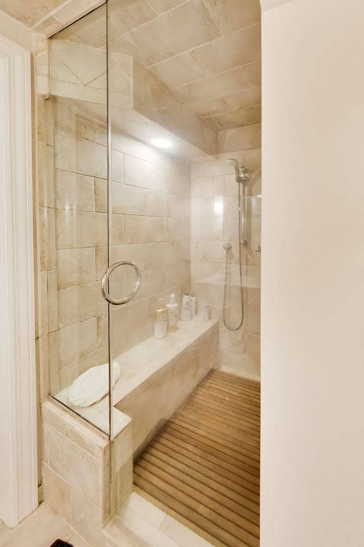 3700 N LAKE SHORE Drive, #104, Chicago, IL 60613