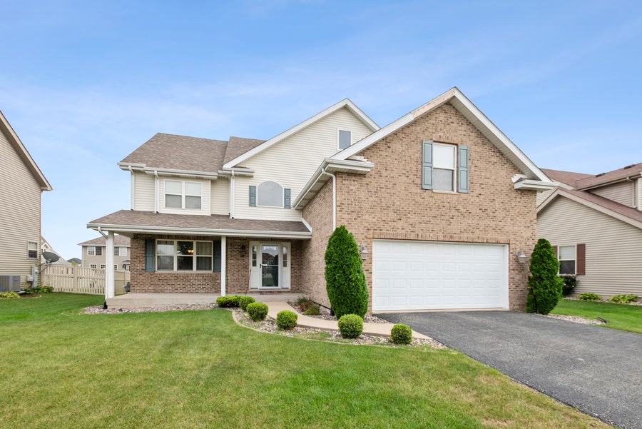 Property photo for 396 Hunters Drive, Beecher, IL