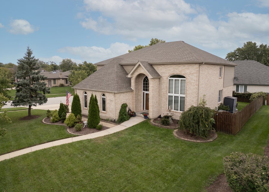 Property photo for 1216 JANAS Lane, Lemont, IL