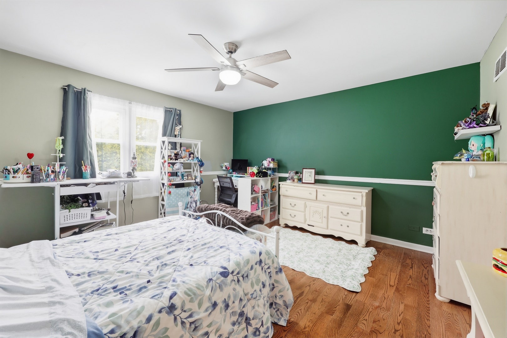 10 Americana Court, Roselle, IL 60172