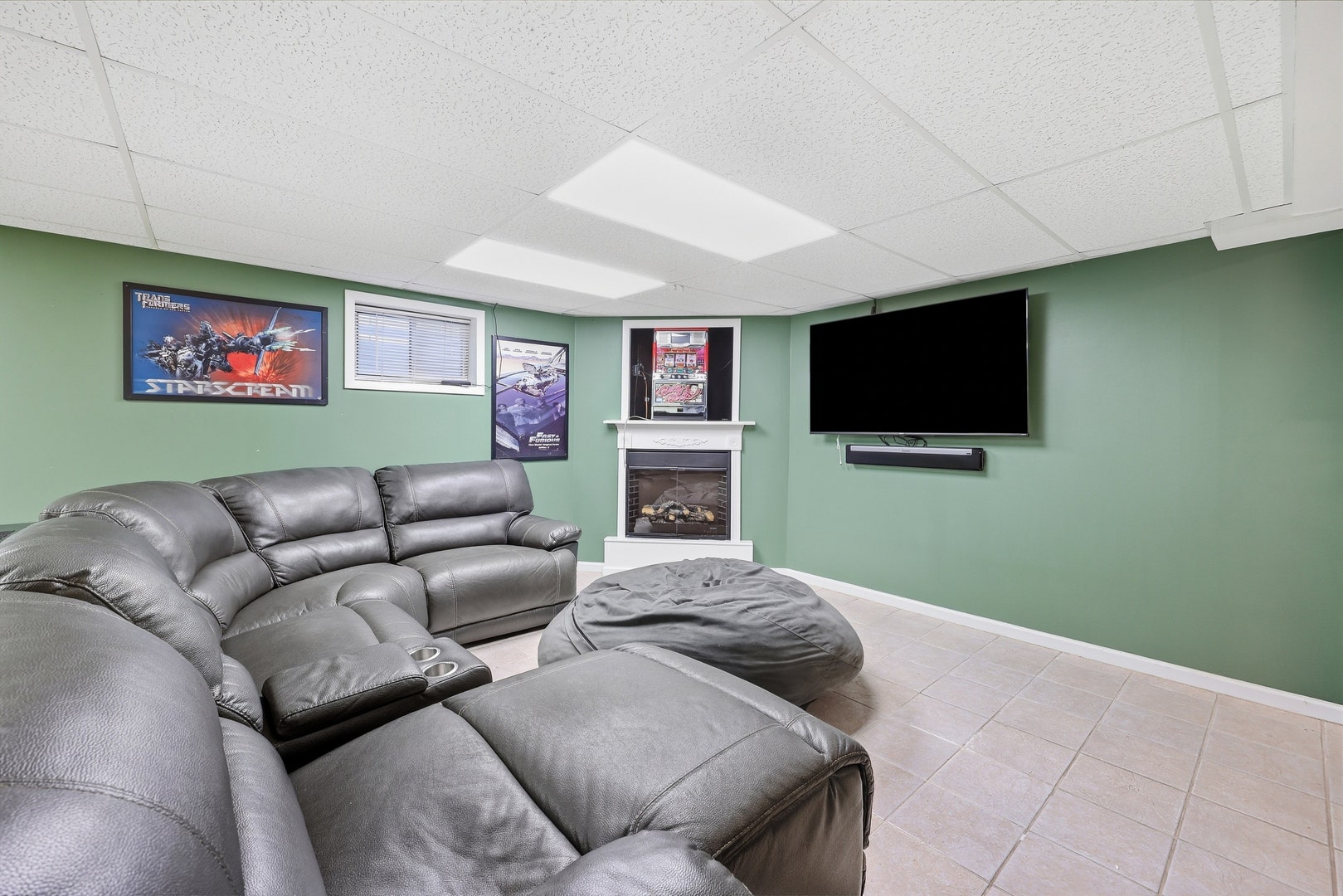10 Americana Court, Roselle, IL 60172