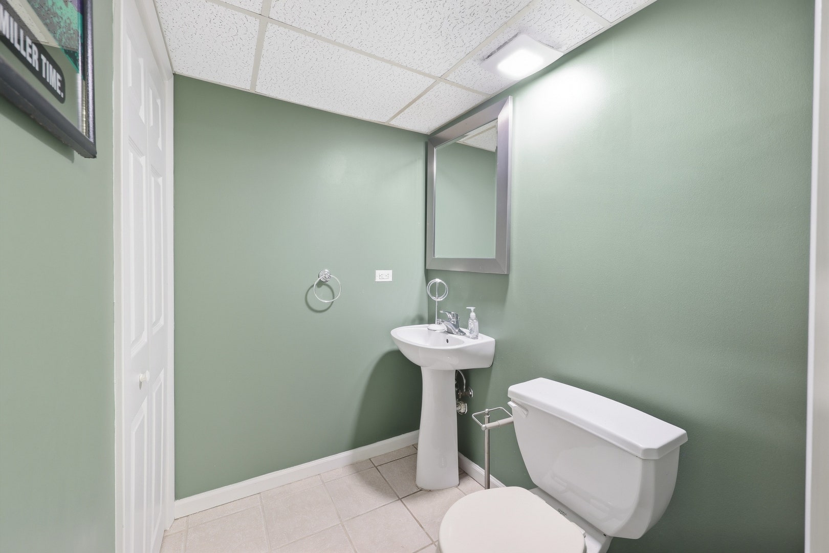 10 Americana Court, Roselle, IL 60172