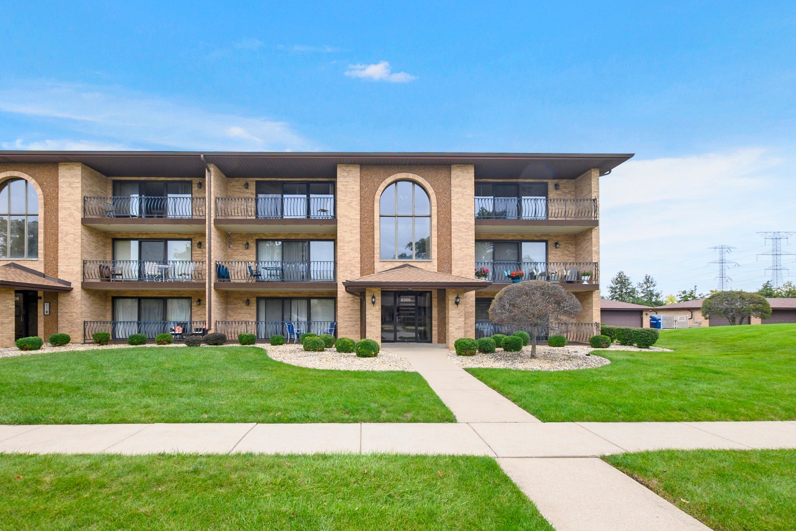8300 160th Place, #2E, Tinley Park, IL 60477 8300 160th Place, #2E, Tinley Park, IL 60477
