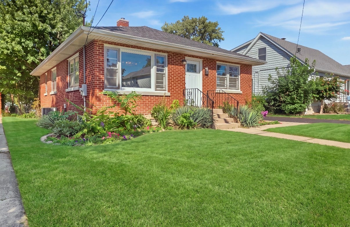 9 Ridge Road, Lemont, IL 60439 9 Ridge Road, Lemont, IL 60439
