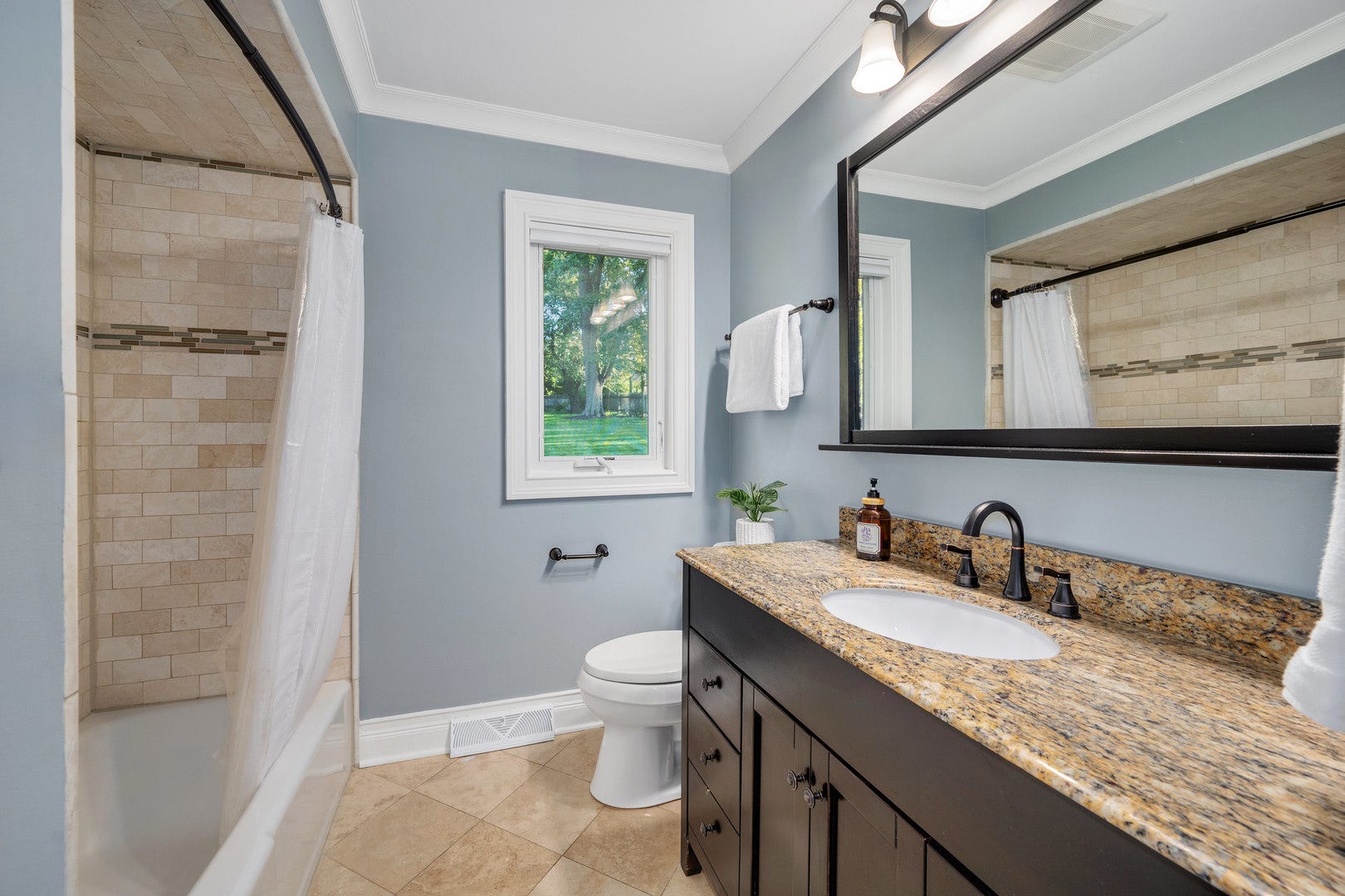 315 Park Avenue, Clarendon Hills, IL 60514